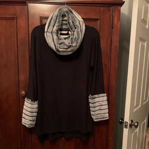 Soft surroundings tunic with faux fur collar and cuffs